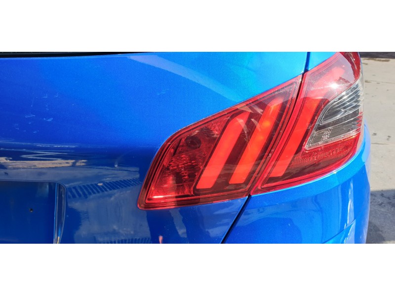 Recambio de piloto trasero derecho interior para peugeot 308 1.2 12v e-thp referencia OEM IAM 9677818280 103F17461772 
