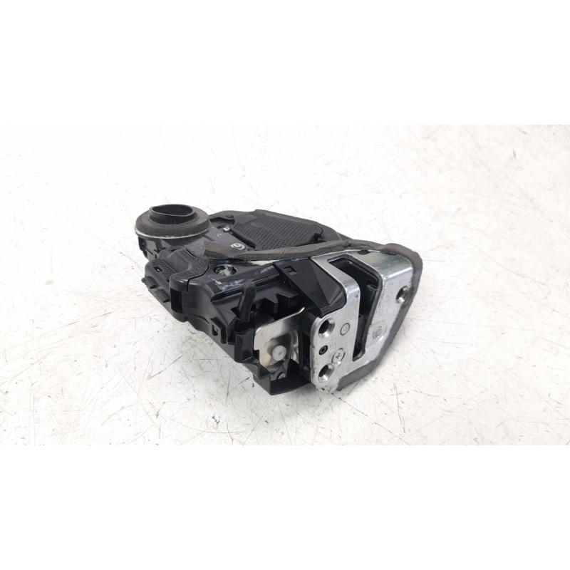 Recambio de cerradura puerta trasera derecha para toyota rav 4 (a3) 2.0 16v cat referencia OEM IAM 6905042021  