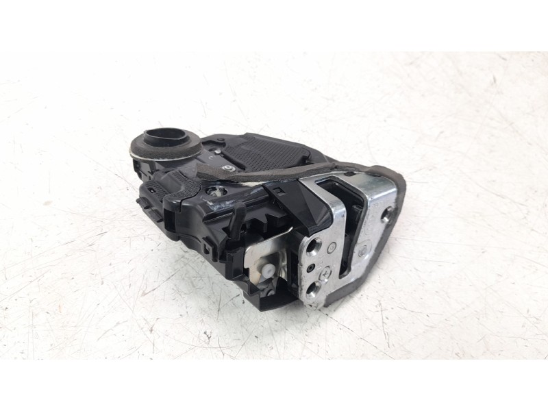 Recambio de cerradura puerta trasera derecha para toyota rav 4 (a3) 2.0 16v cat referencia OEM IAM 6905042021  