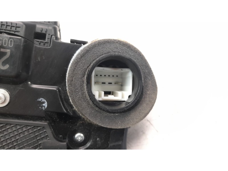 Recambio de cerradura puerta trasera derecha para toyota rav 4 (a3) 2.0 16v cat referencia OEM IAM 6905042021  