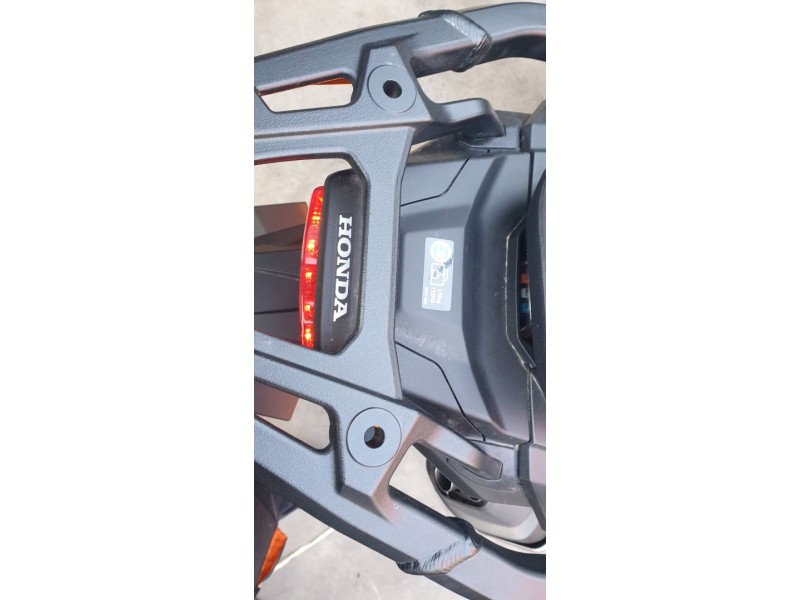 Recambio de moldura para honda crf 1100l africa twin africa twin referencia OEM IAM 83630MKSE20  