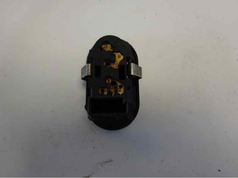 Recambio de mando elevalunas delantero derecho para opel zafira a 2.0 16v di cat (x 20 dtl / ld3) referencia OEM IAM 90561388  