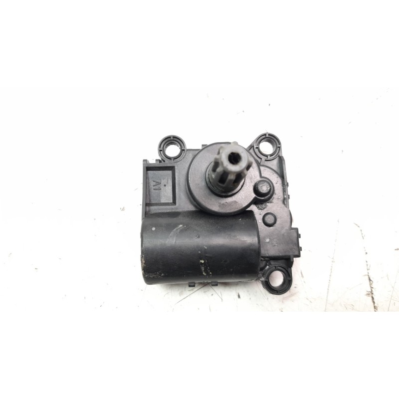 Recambio de motor apertura trampillas climatizador para hyundai tucson 1.6 crdi cat referencia OEM IAM D332NFFAA01  