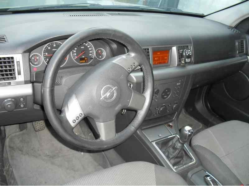 opel vectra c berlina del año 2004
