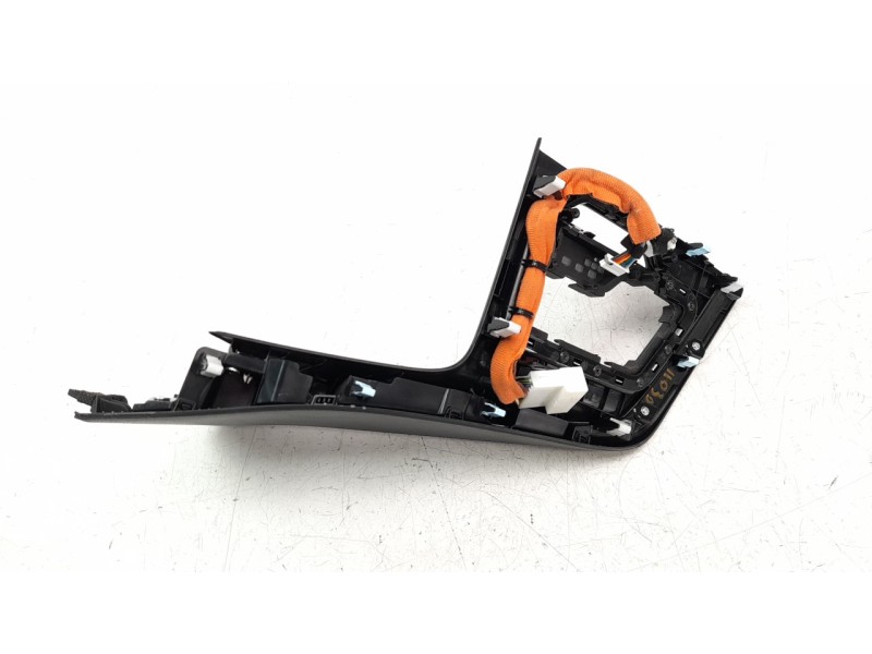 Recambio de moldura para kia niro referencia OEM IAM 84651G5000  