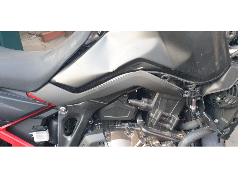 Recambio de moldura para honda crf 1100l africa twin africa twin referencia OEM IAM 64711MKSE00  
