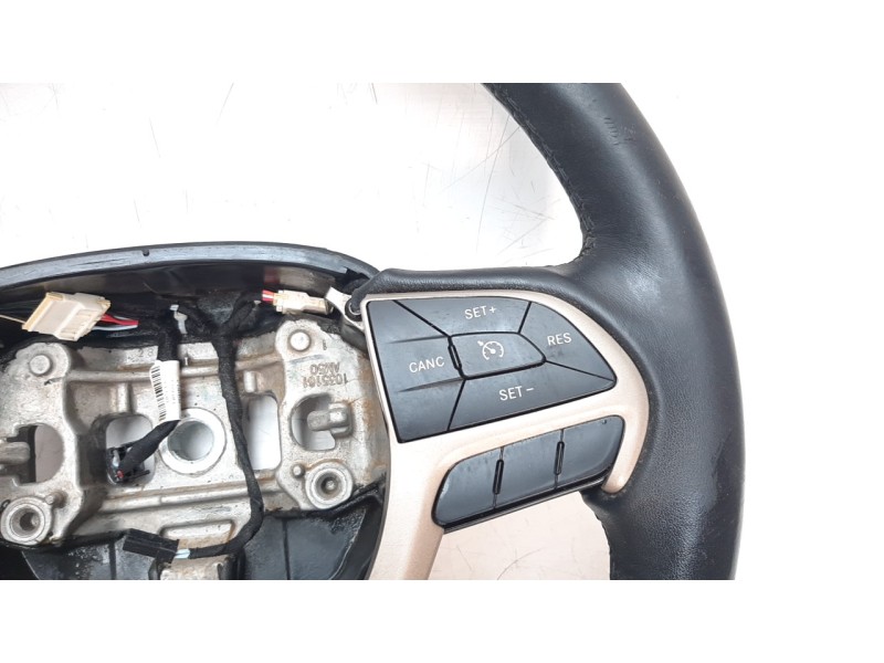 Recambio de volante para jeep cherokee 2.0 m-jet cat referencia OEM IAM 5QV34DX9AE  