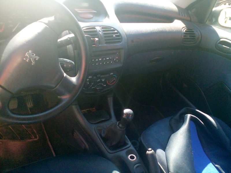 peugeot 206 berlina del año 2002