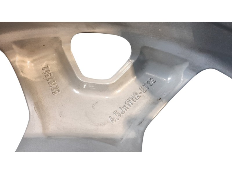 Recambio de llanta para jeep avenger altitude referencia OEM IAM 52197382  