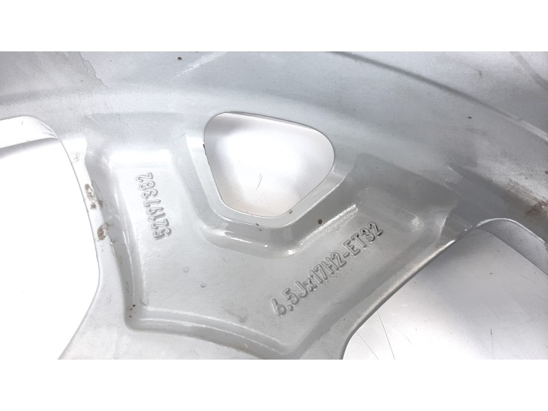 Recambio de llanta para jeep avenger altitude referencia OEM IAM 52197382  