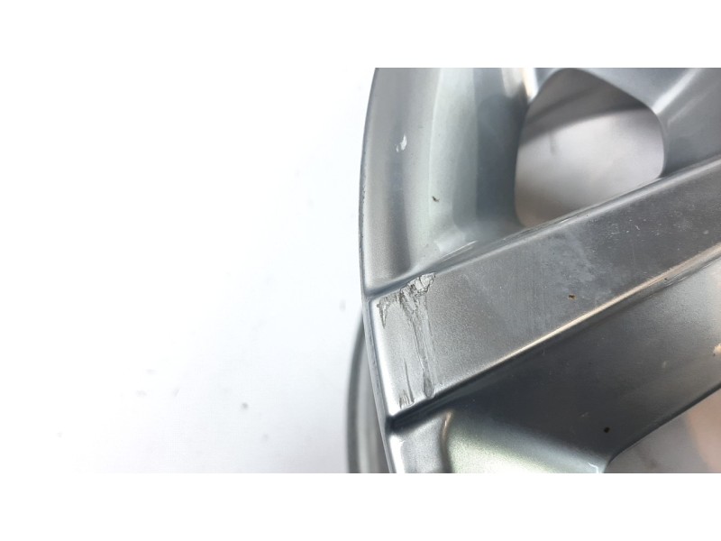 Recambio de llanta para jeep avenger altitude referencia OEM IAM 52197382  