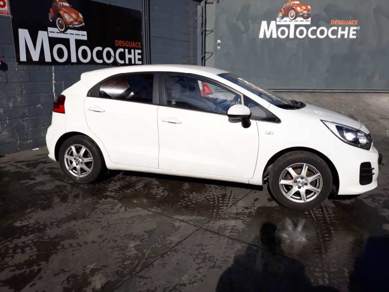 kia rio (yb) del año 2015