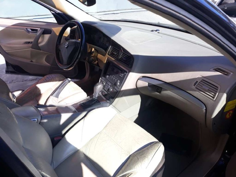 volvo s60 berlina del año 2004