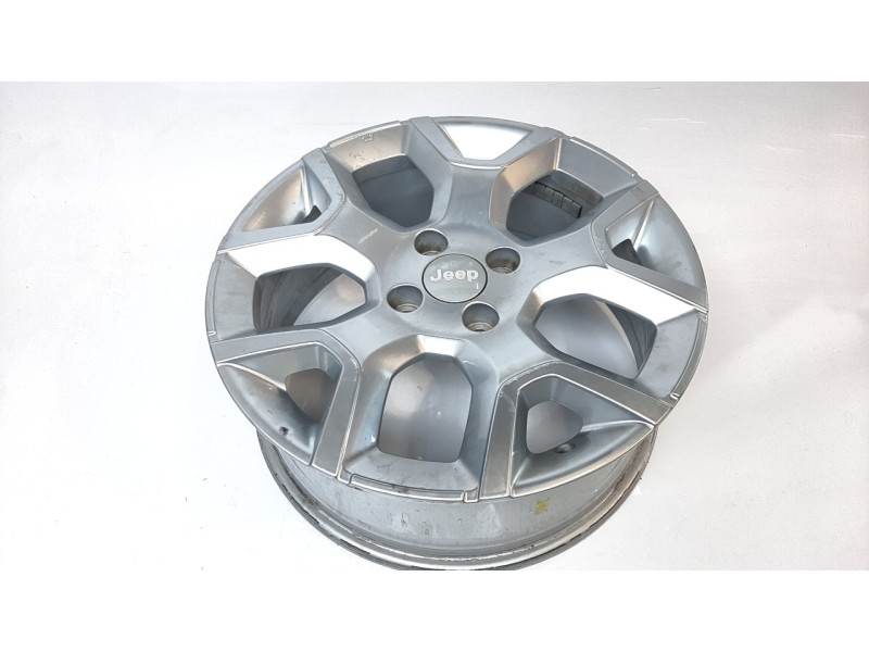 Recambio de llanta para jeep avenger altitude referencia OEM IAM 52197382  