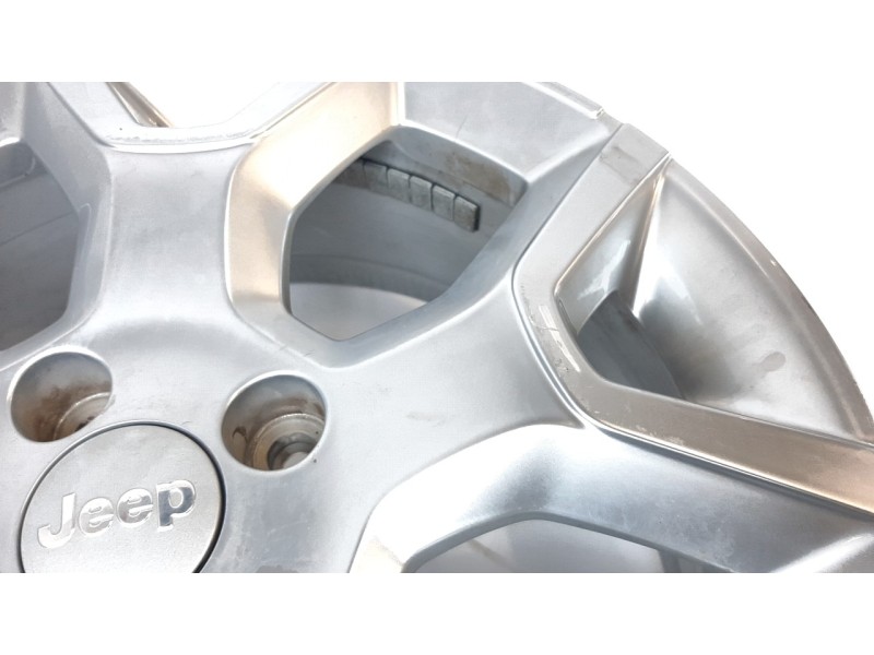 Recambio de llanta para jeep avenger altitude referencia OEM IAM 52197382  