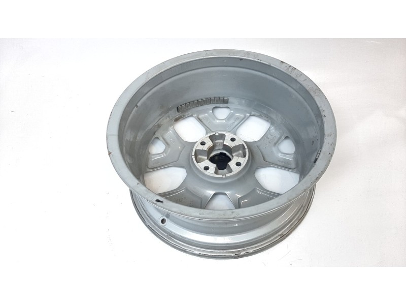 Recambio de llanta para jeep avenger altitude referencia OEM IAM 52197382  