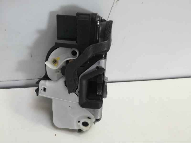 Recambio de cerradura puerta delantera derecha para chevrolet cruze lt referencia OEM IAM 13579523  