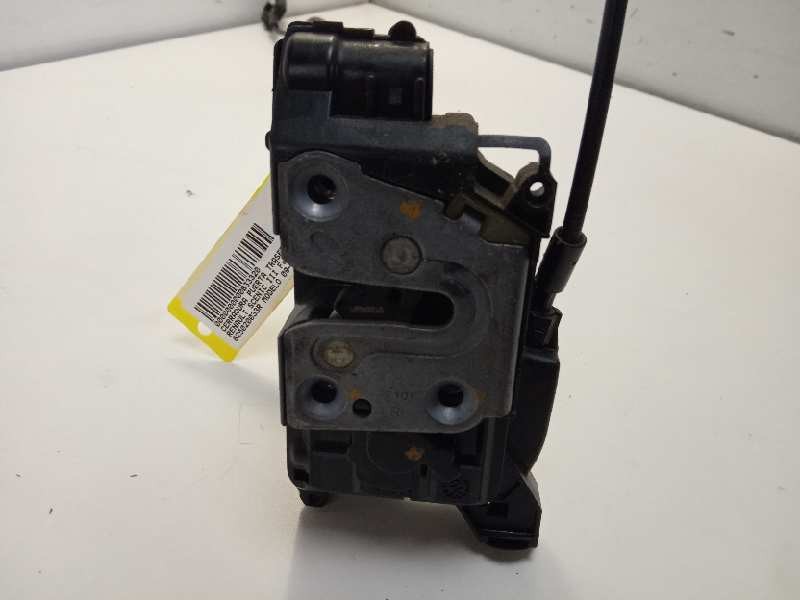 Recambio de cerradura puerta trasera derecha para renault scenic iii family edition referencia OEM IAM 825020033R  