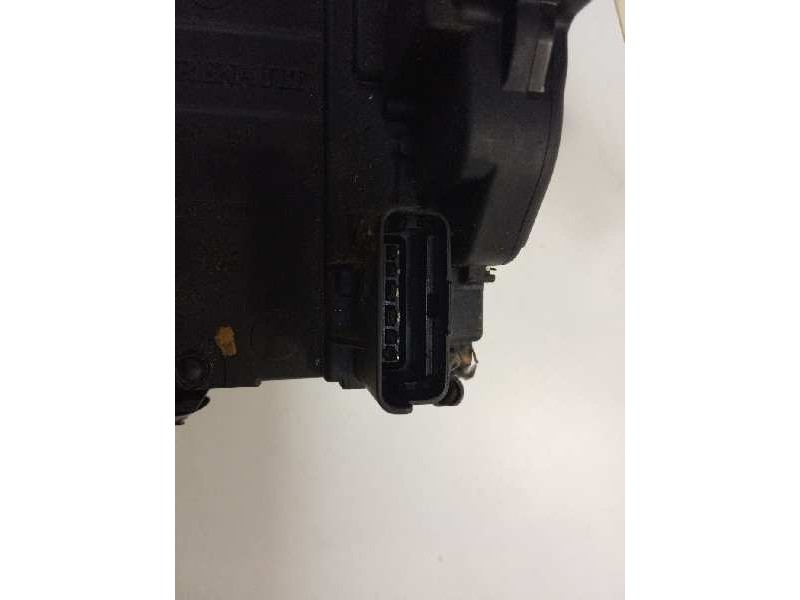 Recambio de cerradura puerta trasera derecha para renault scenic iii family edition referencia OEM IAM 825020033R  