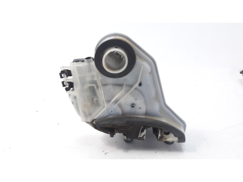 Recambio de cerradura puerta trasera derecha para toyota aygo 1.0 cat referencia OEM IAM 6905002390  