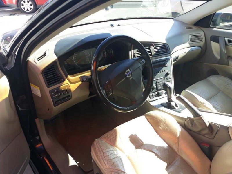 volvo s60 berlina del año 2004