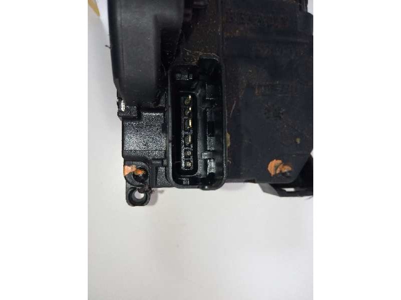 Recambio de cerradura puerta trasera izquierda para renault scenic iii family edition referencia OEM IAM 825030032R  