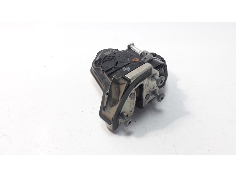 Recambio de cerradura puerta trasera derecha para toyota aygo 1.0 cat referencia OEM IAM 6905002390  