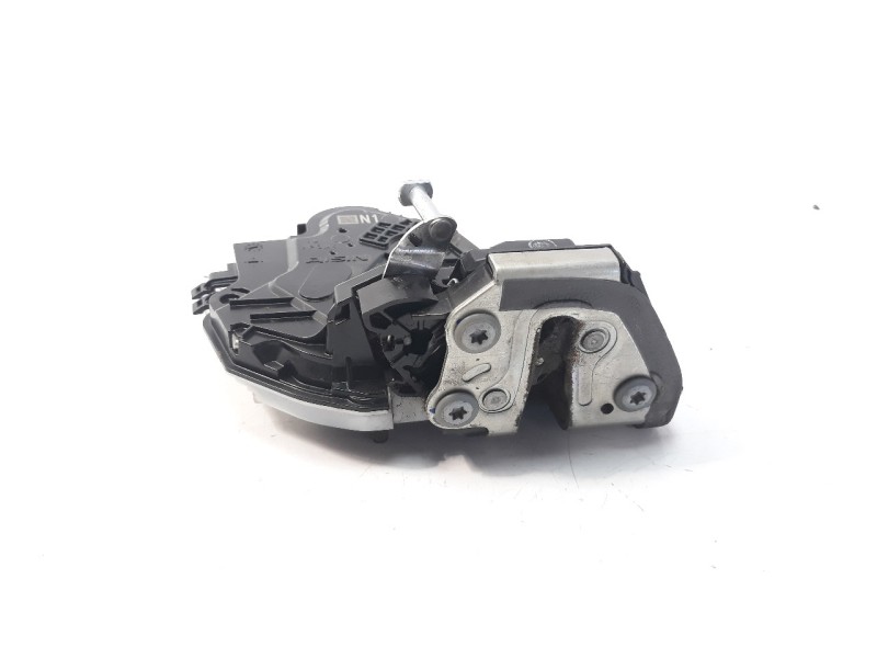 Recambio de cerradura puerta trasera izquierda para toyota aygo 1.0 cat referencia OEM IAM 6906002390  