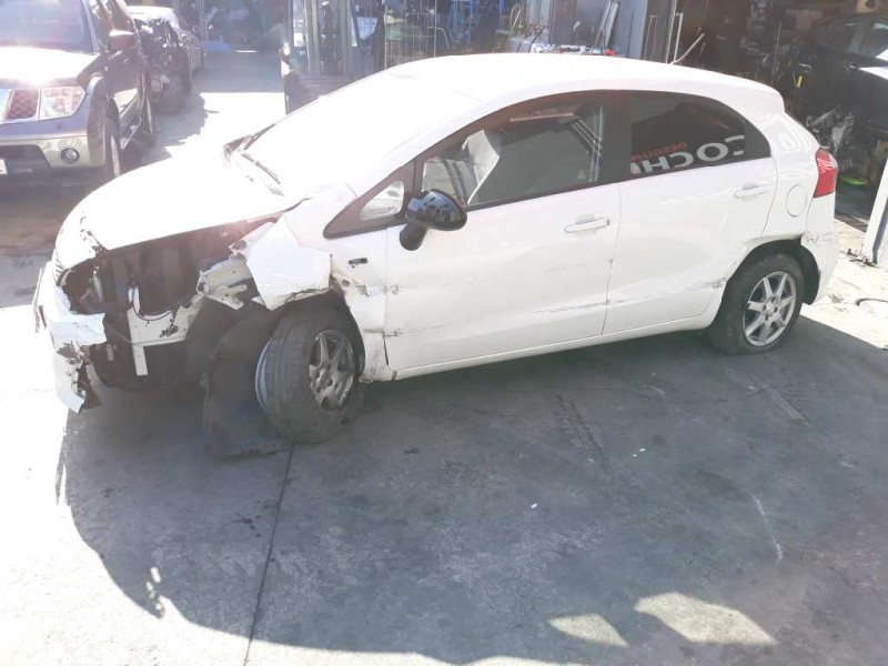 kia rio (yb) del año 2015