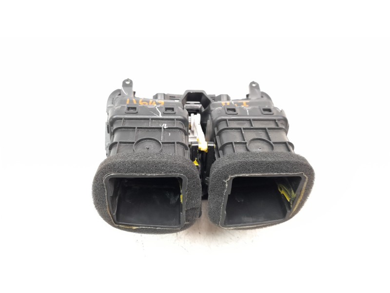 Recambio de aireador central para hyundai tucson 1.6 crdi cat referencia OEM IAM 97040D7000  