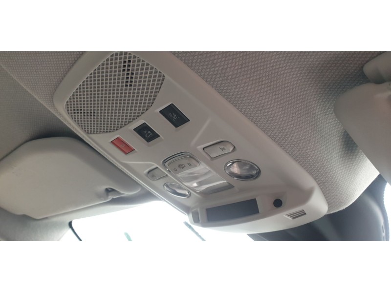 Recambio de luz interior para jeep avenger altitude referencia OEM IAM 735768299  