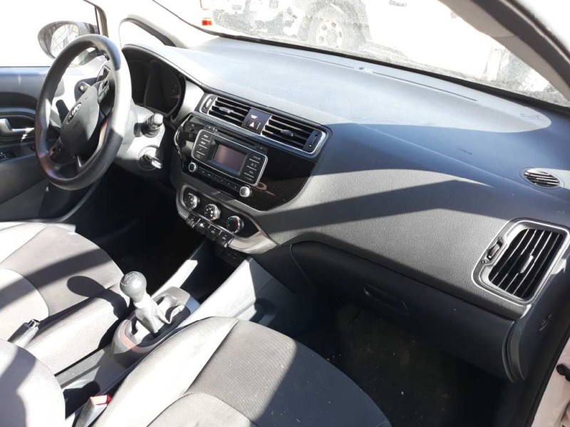 kia rio (yb) del año 2015