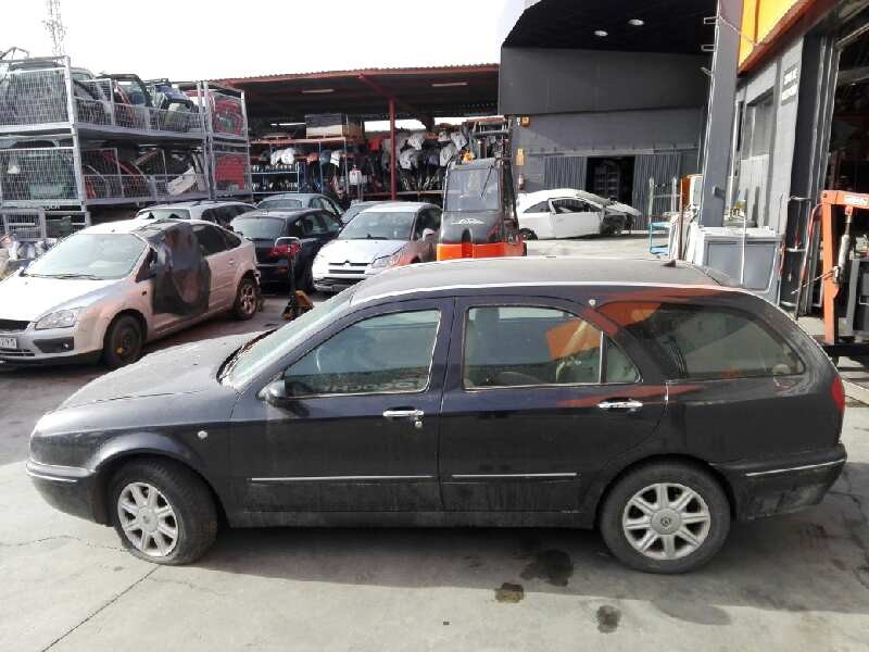 lancia lybra berlina del año 2004