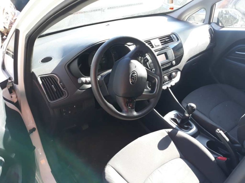 kia rio (yb) del año 2015