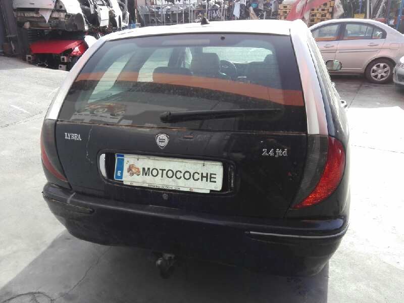 lancia lybra berlina del año 2004