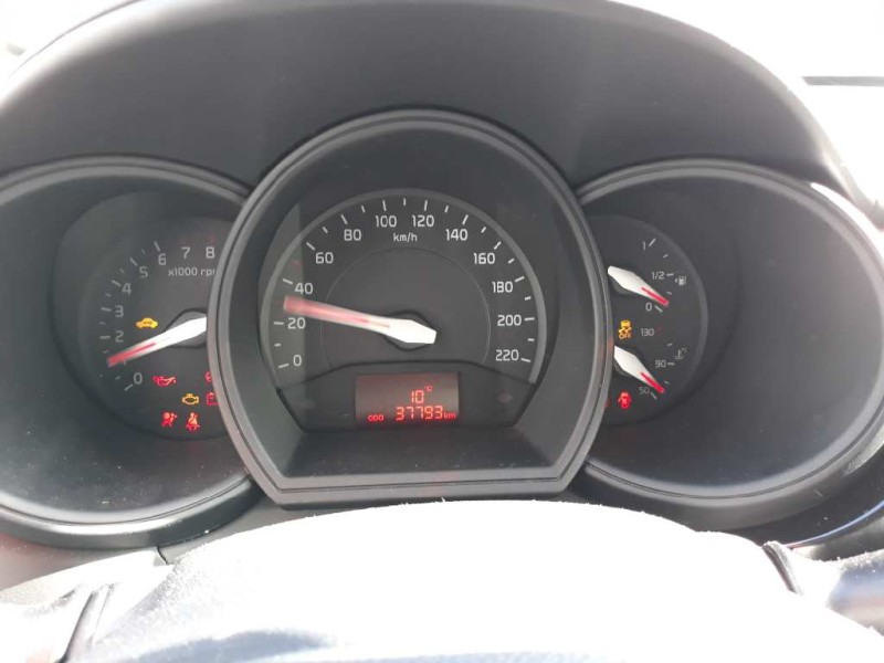 kia rio (yb) del año 2015