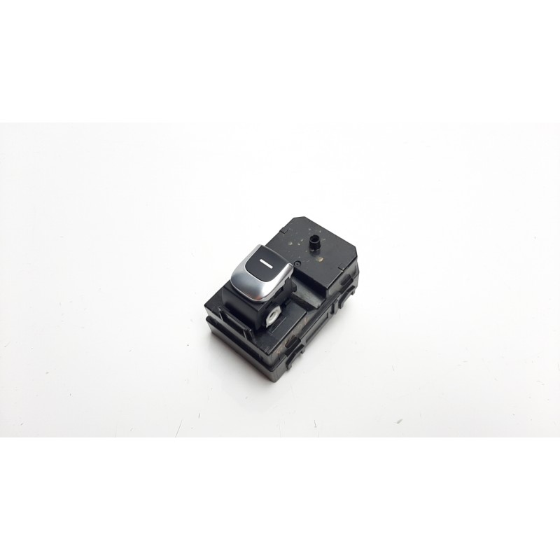 Recambio de mando elevalunas trasero derecho para kia sportage 1.6 crdi cat referencia OEM IAM 93590D9100  