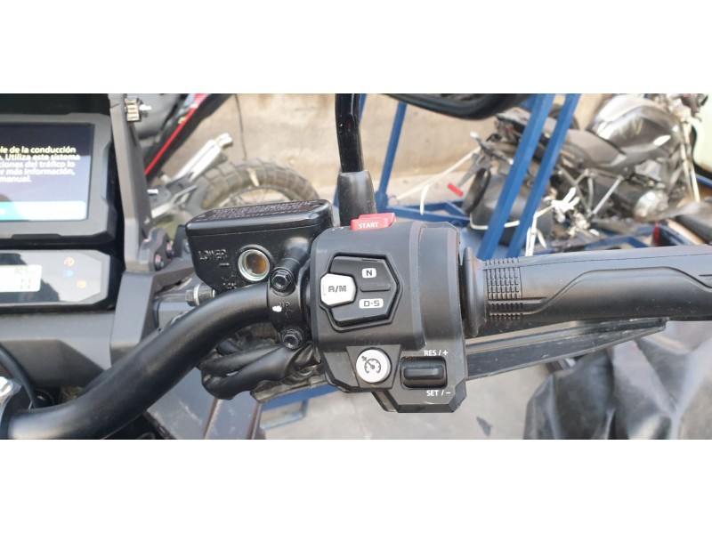 Recambio de piña luces derecha para honda crf 1100l africa twin africa twin referencia OEM IAM 35135MKSE21  
