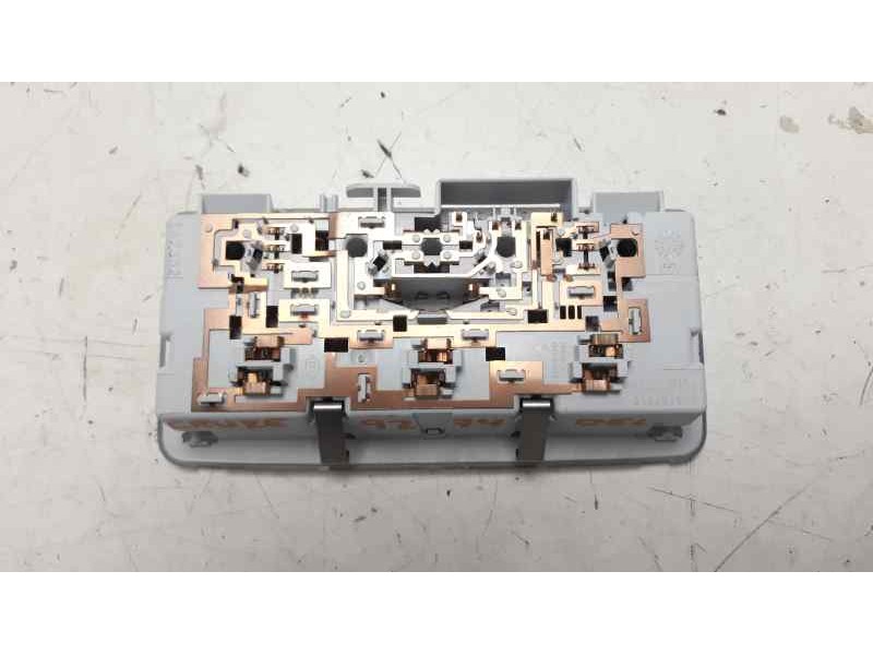 Recambio de luz interior para chevrolet cruze lt referencia OEM IAM 316627975  
