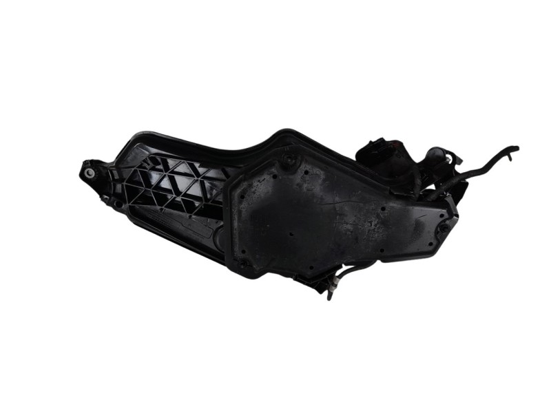 Recambio de deposito adblue para volkswagen golf vii lim. (bq1) 1.6 tdi referencia OEM IAM 5Q0131877R  