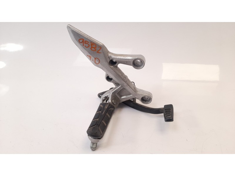 Recambio de estribo para honda cb500 x cb500 x referencia OEM IAM 50600MJWAJ000  