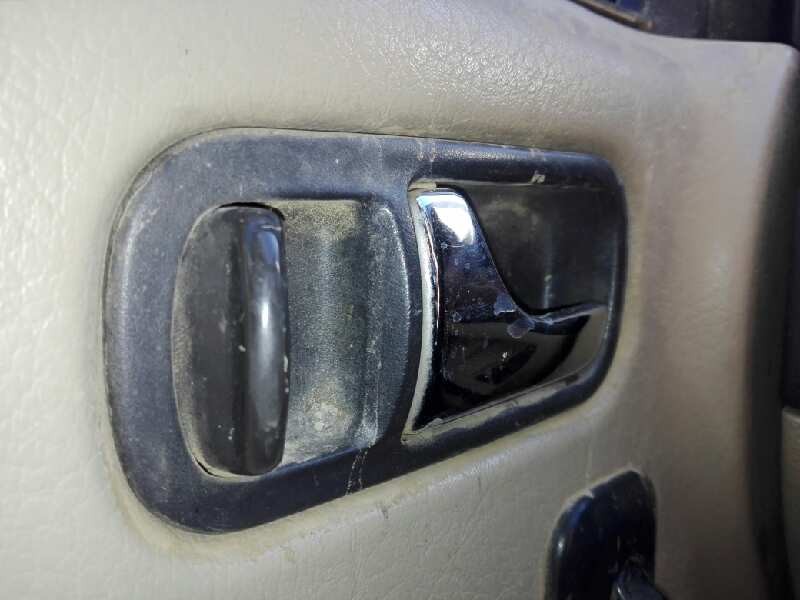 Recambio de maneta interior delantera izquierda para nissan terrano/terrano.ii (r20) 2.7 turbodiesel referencia OEM IAM   