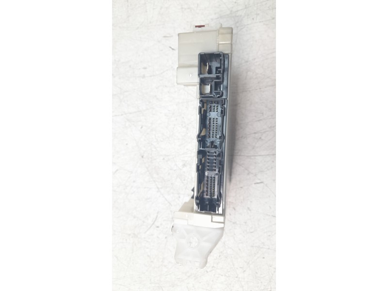 Recambio de caja reles / fusibles para toyota corolla (e21) referencia OEM IAM 8273002P80  