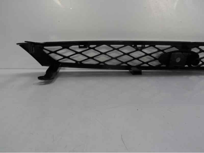 Recambio de rejilla delantera para ford focus berlina (cak) referencia OEM IAM 1744364 107103005 FD4222001