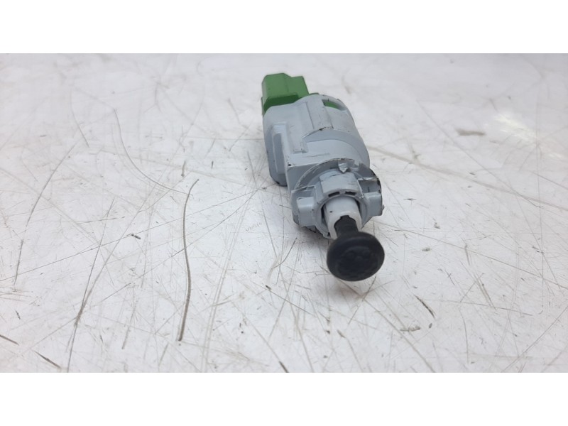 Recambio de interruptor para renault captur 0.9 energy referencia OEM IAM 8200276360D  