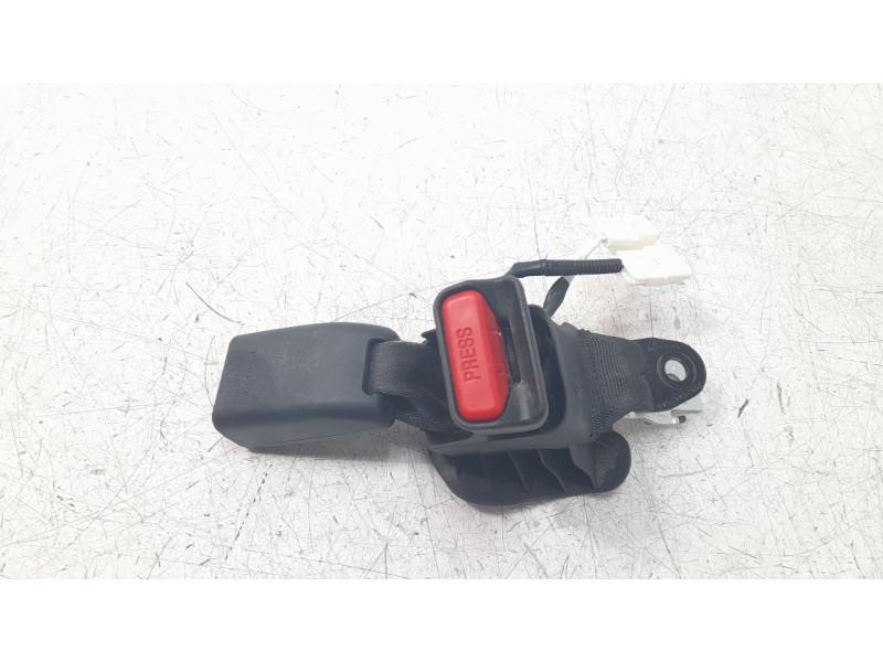 Recambio de enganche cinturon trasero central para toyota corolla (e21) referencia OEM IAM ENGANCHE  