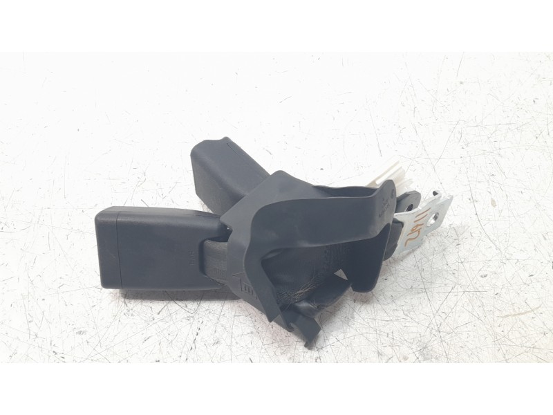 Recambio de enganche cinturon trasero central para toyota corolla (e21) referencia OEM IAM ENGANCHE  