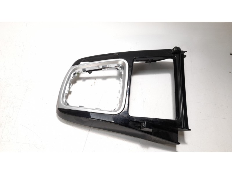Recambio de moldura para kia ceed 1.0 tgdi cat referencia OEM IAM 84632J7010  