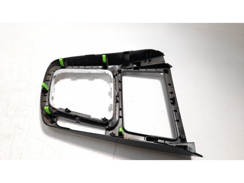 Recambio de moldura para kia ceed 1.0 tgdi cat referencia OEM IAM 84632J7010  