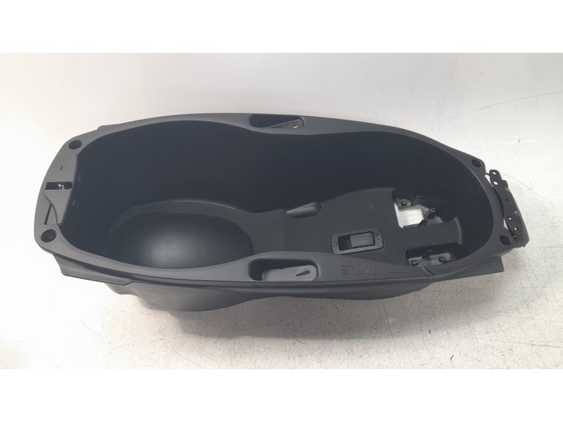 Recambio de baul bajo asiento para seat mo mo referencia OEM IAM BAUL  